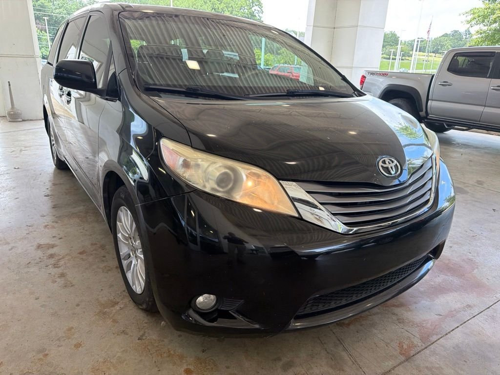 Used 2014 Black Toyota XLE image 4