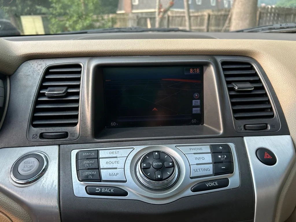 Used 2011 Red Nissan SL image 22
