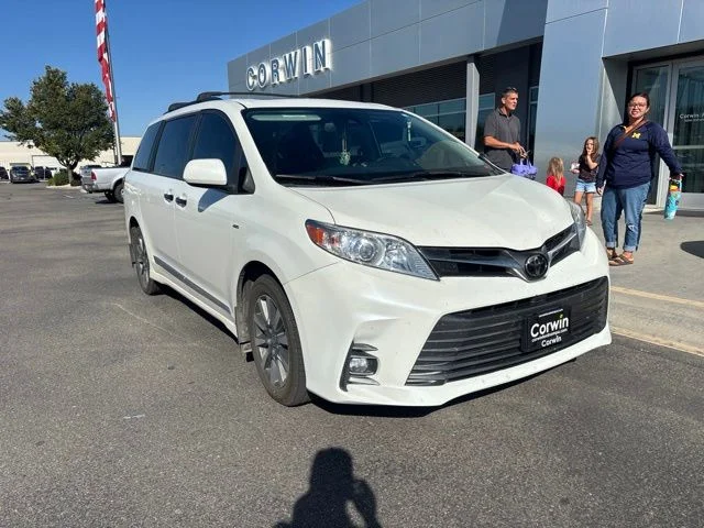 Used 2020 White Toyota XLE image 3