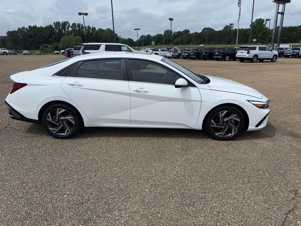 2025 Hyundai Elantra 2.0 SEL Convenience IVT's photo