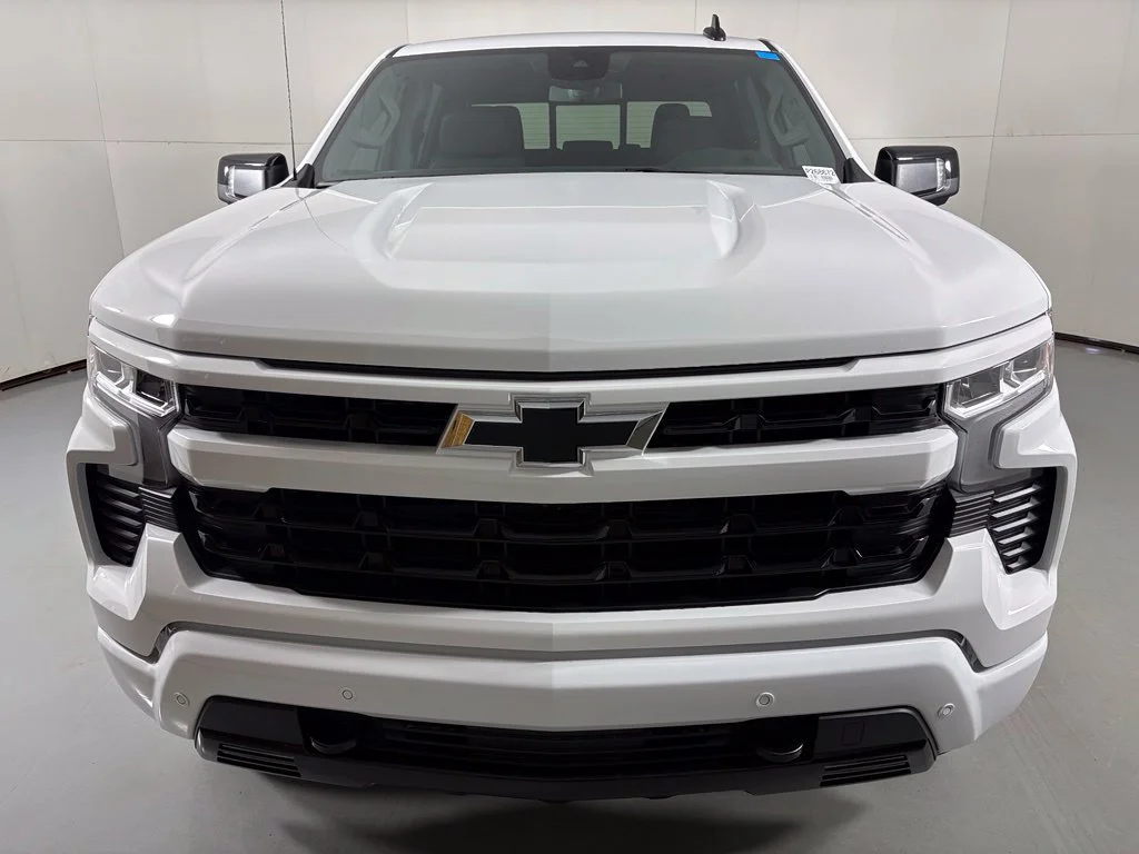 New 2026 Summit White Chevrolet RST image 4