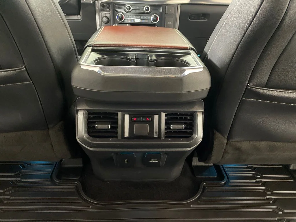 Used 2023  Ford Lariat image 21