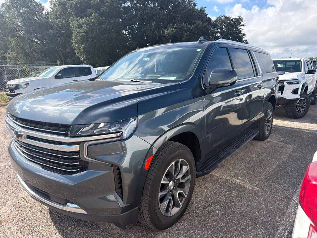 Used 2021 Gray Chevrolet LT image 3