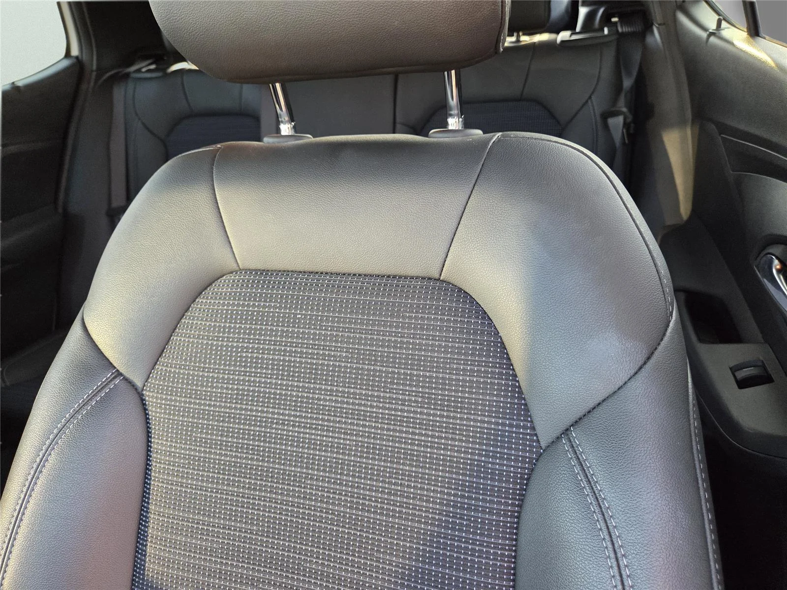 Used 2025 Summit White Buick Preferred image 14