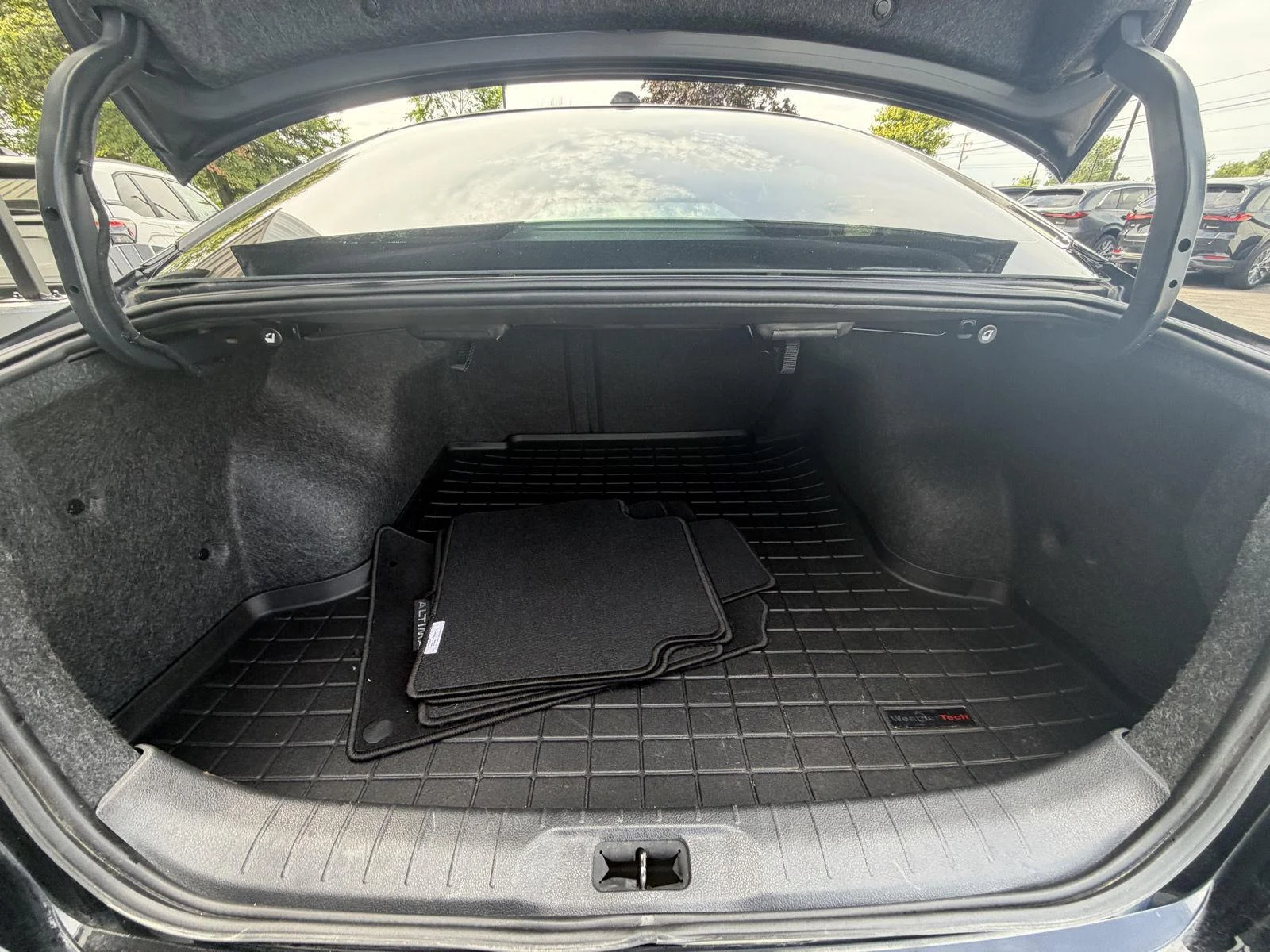 Used 2019 Super Black Nissan 2.5 SL image 10
