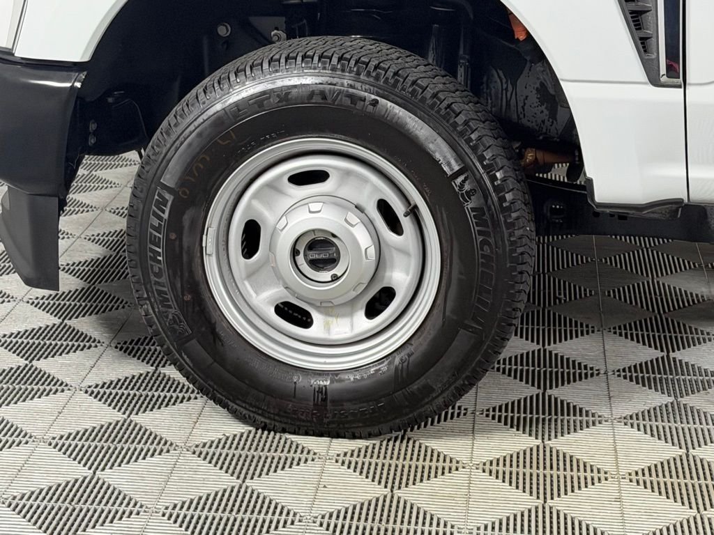 Used 2025 White Ford XL image 13