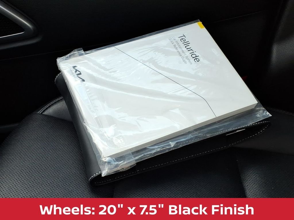 Used 2023 Dark Moss Kia S v6 w/sunroof & 3rd row image 23