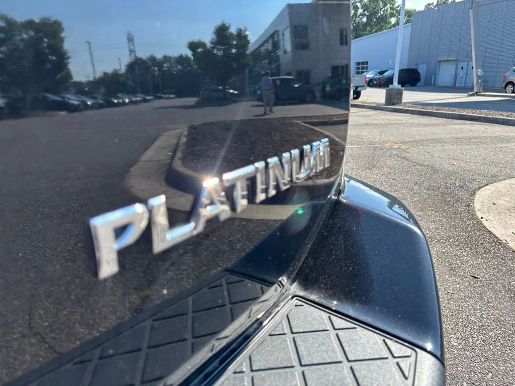 Used 2015 Black Nissan Platinum image 17