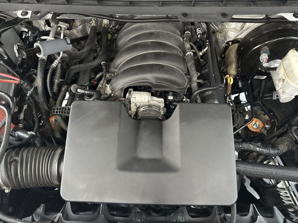 Used 2018 Summit White Chevrolet WT image 28