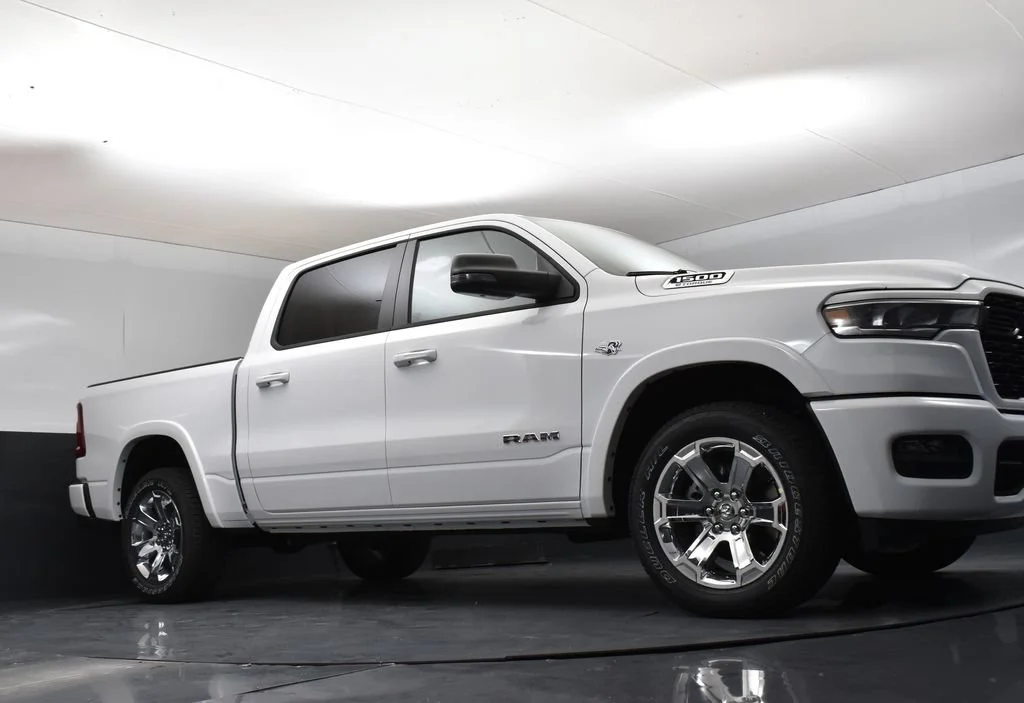 New 2027 Bright White Clear-Coat Exterior Paint RAM Big Horn/Lone Star image 30