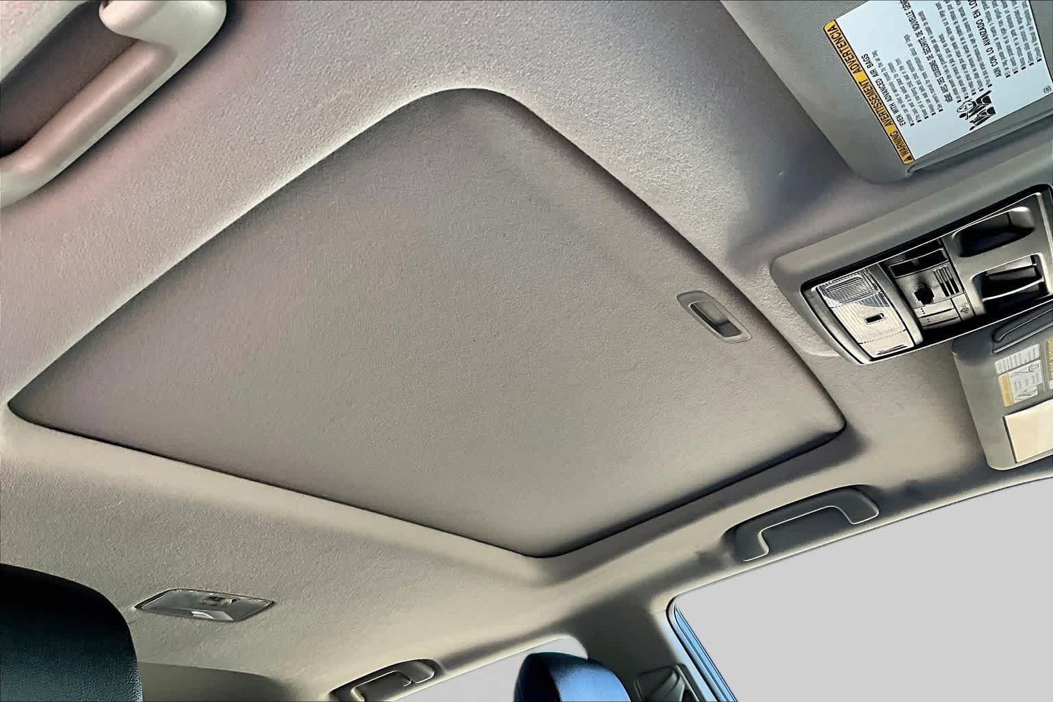 Used 2016 Magnetic Gray Metallic Toyota SR5 Premium image 13