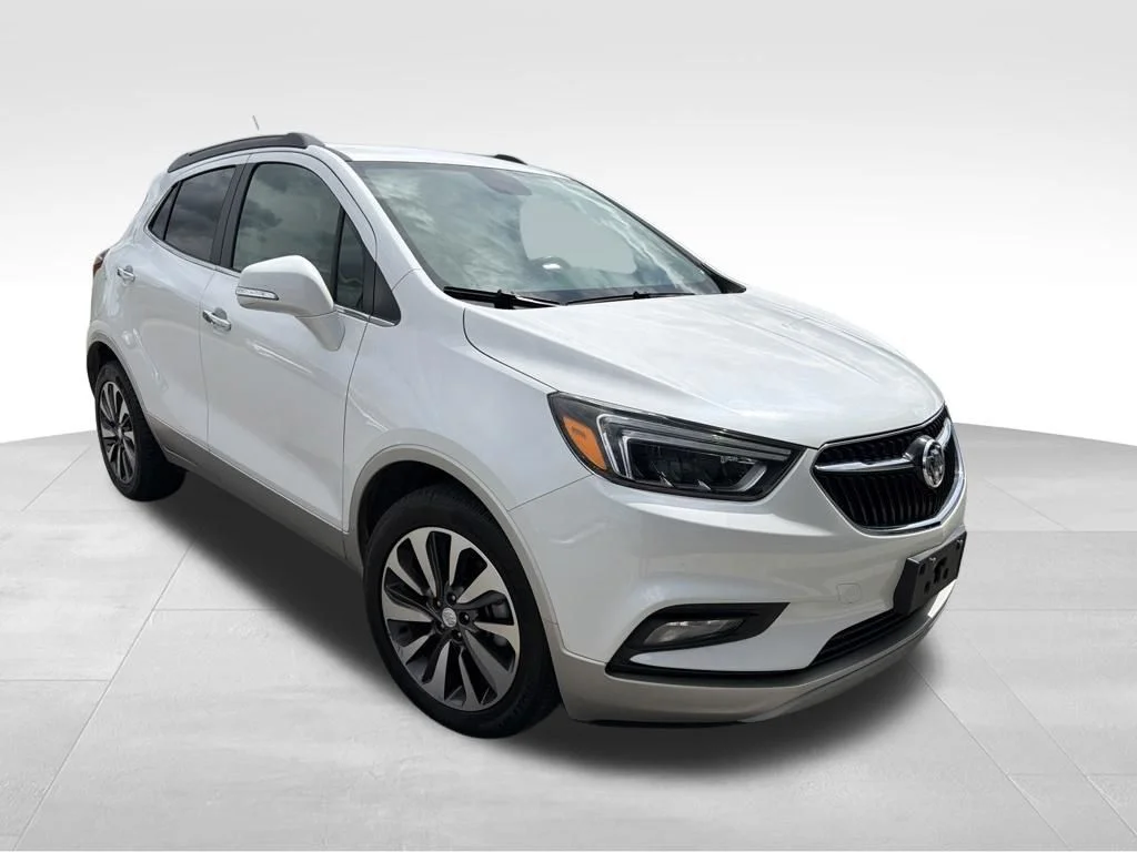 Used 2018 White Frost Buick Essence image 14