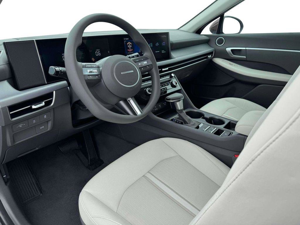 New 2025 White Hyundai SE image 33