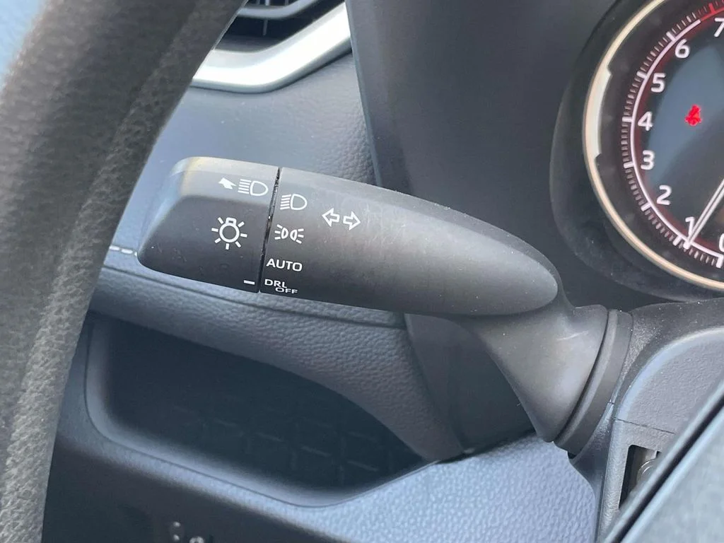 2025 Toyota RAV4 XLE - Photo 12