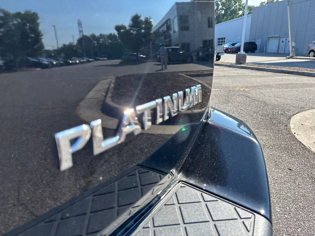 Used 2015 Black Nissan Platinum image 17