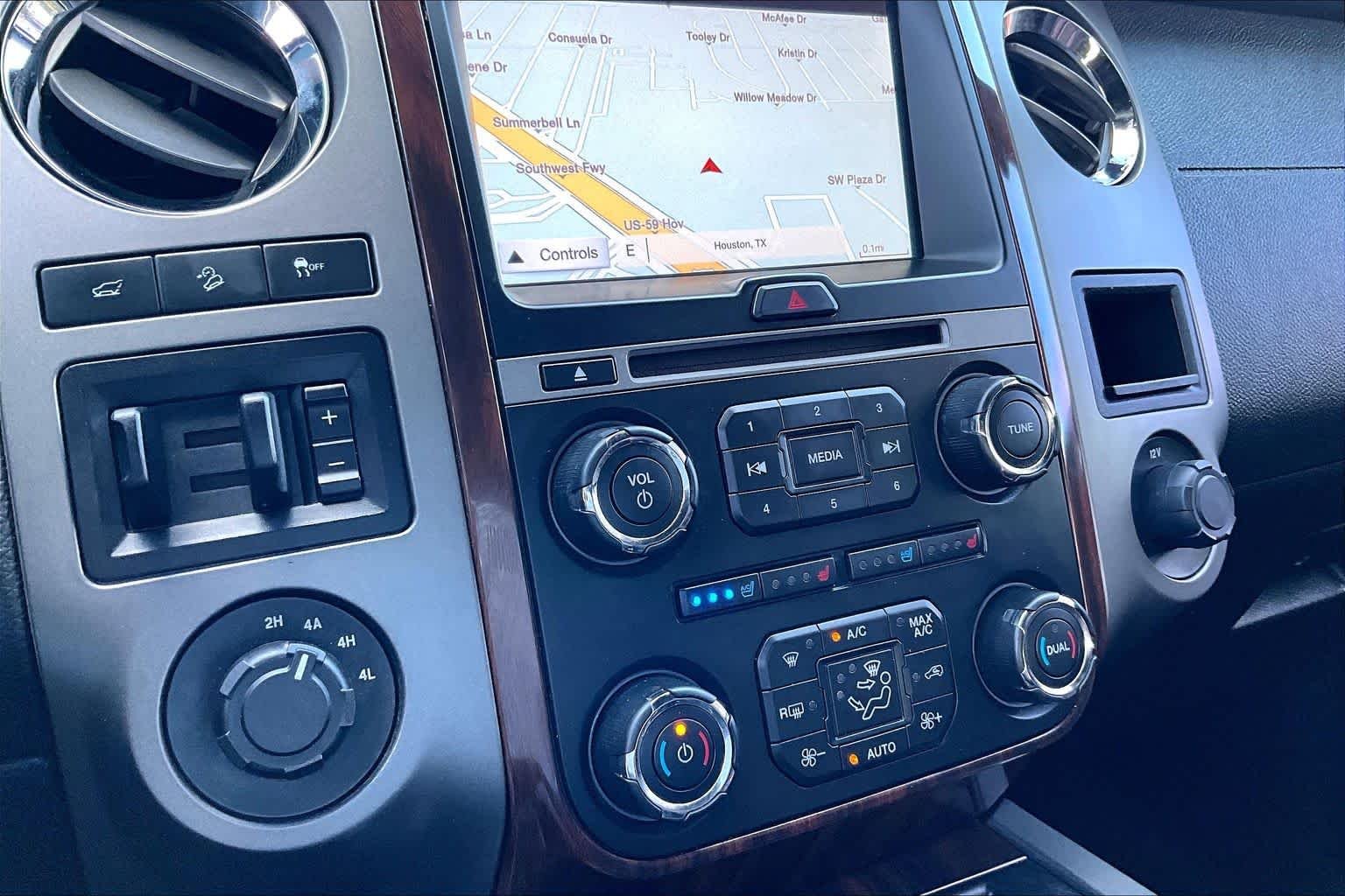 Used 2016 White Platinum Metallic Tri-Coat Ford Platinum image 33