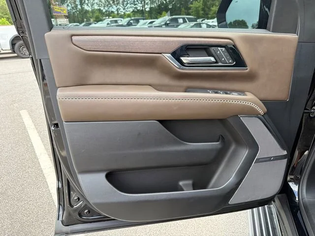 Used 2025 Onyx Black GMC Denali Ultimate image 10