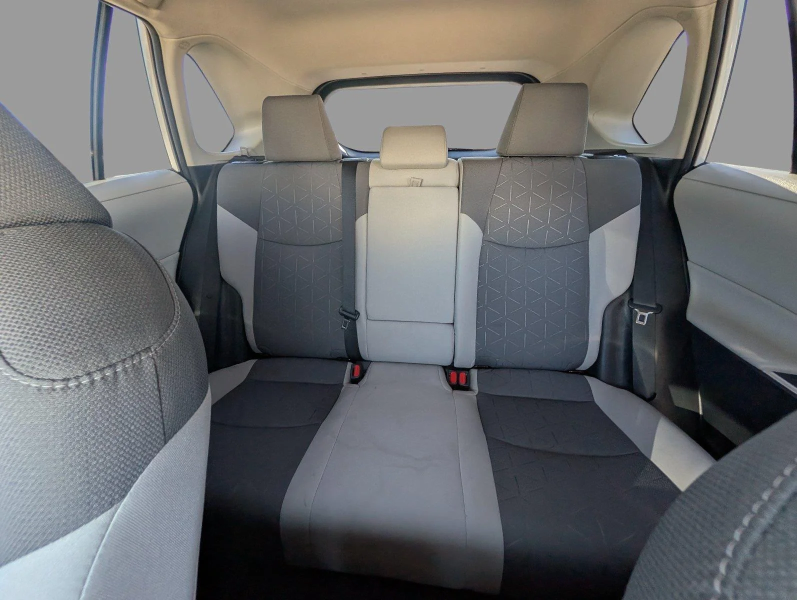 Used 2022 White Toyota XLE image 12