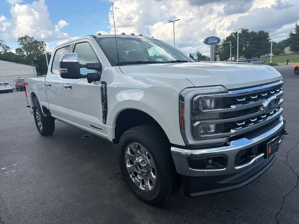 New 2026 Star White Metallic Tri-Coat Ford F-250® Lariat® image 7