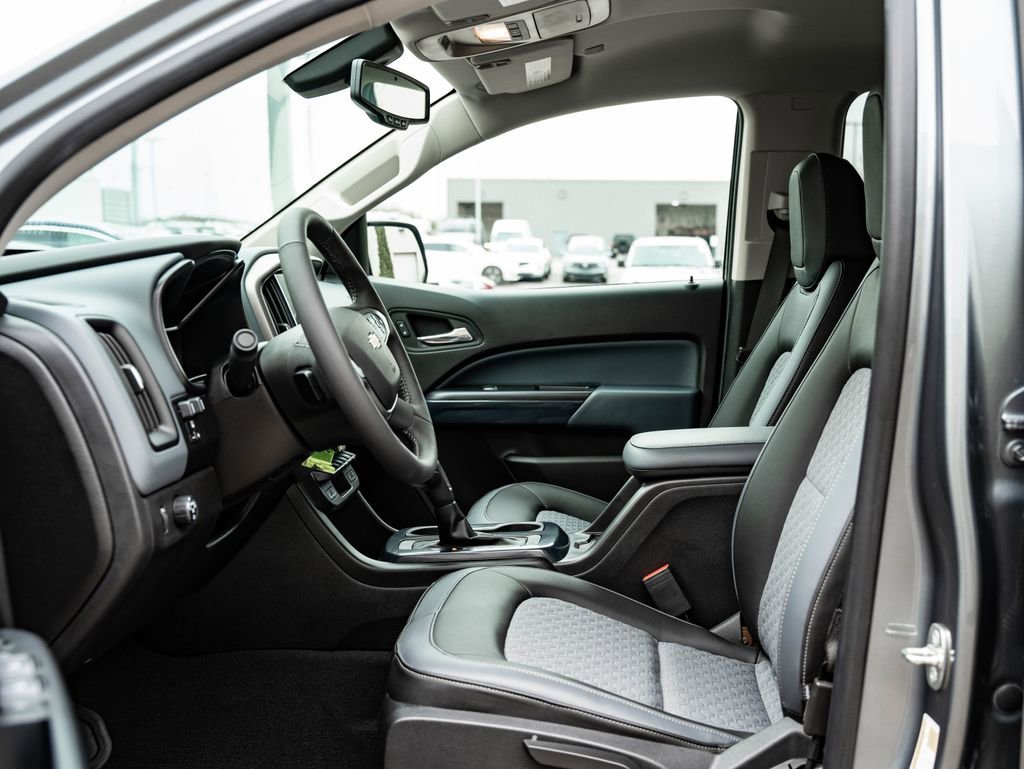 Used 2019 Satin Steel Metallic Chevrolet Z71 image 22