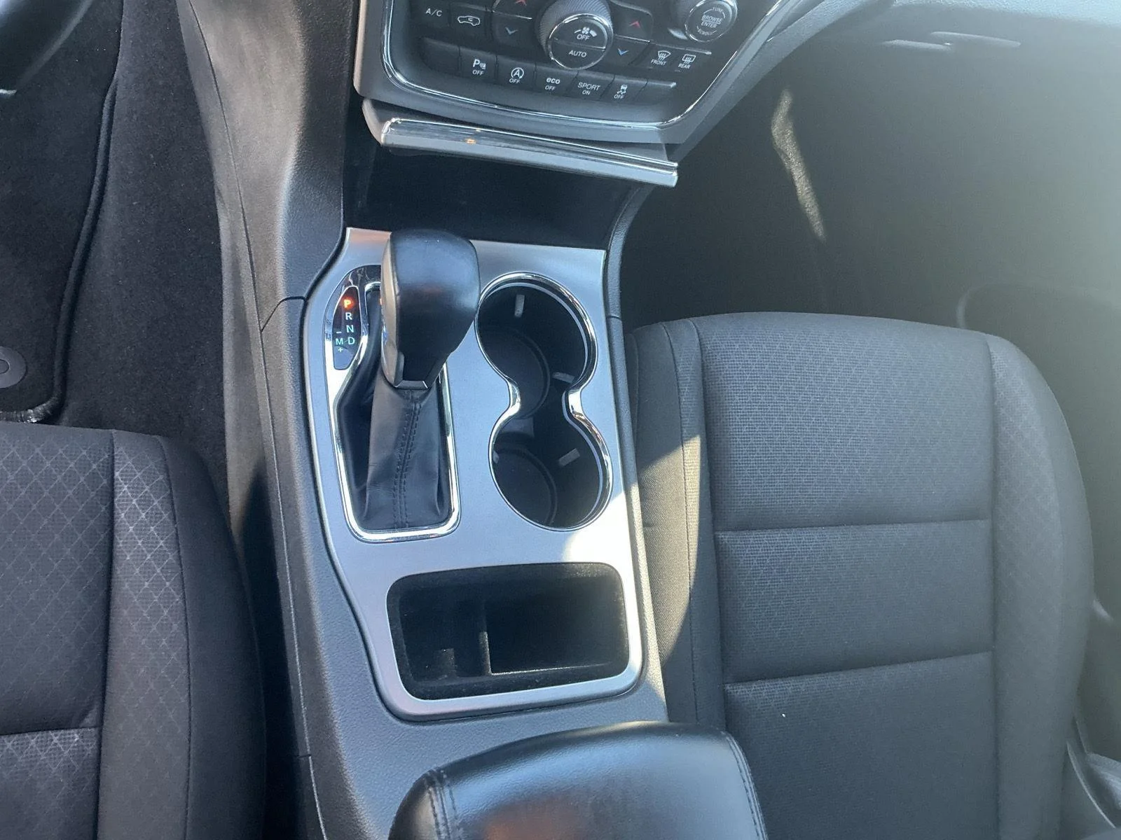 Used 2020 RED JEEP LARE image 5