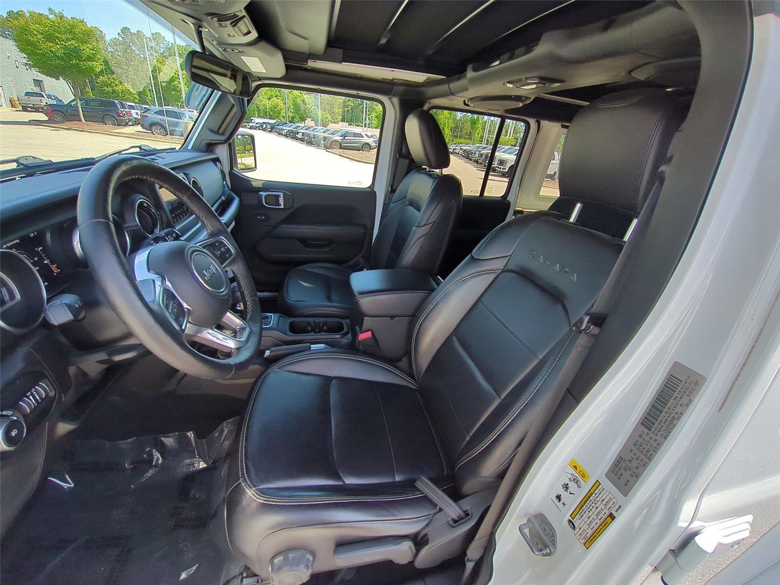 Used 2019 Bright White Clearcoat Jeep Sahara image 17
