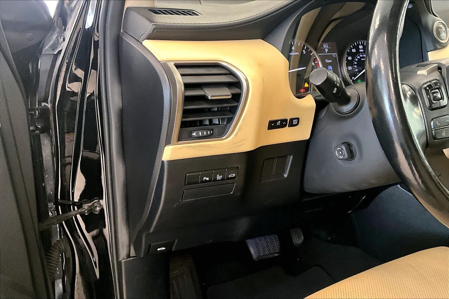 Used 2017 Obsidian Lexus  image 29