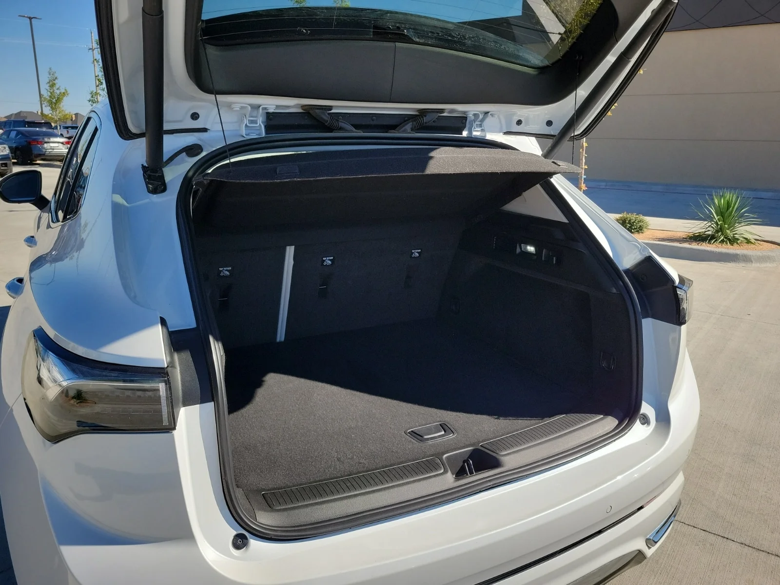 Used 2025 White Buick Avenir AWD image 8