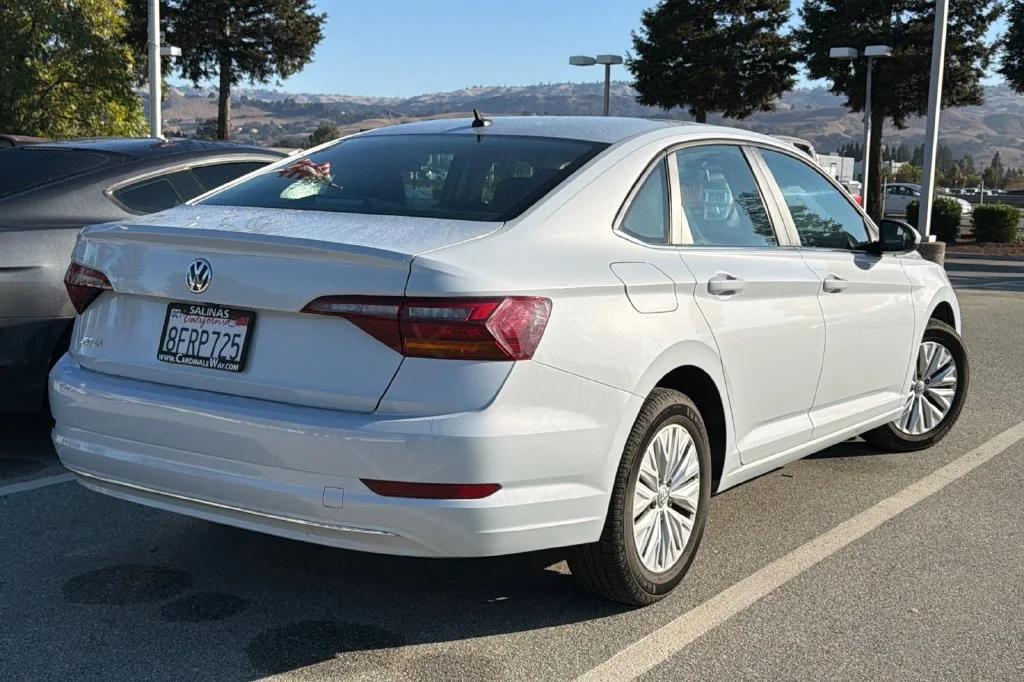 Used 2019 White Silver Metallic Volkswagen 1.4T S image 5
