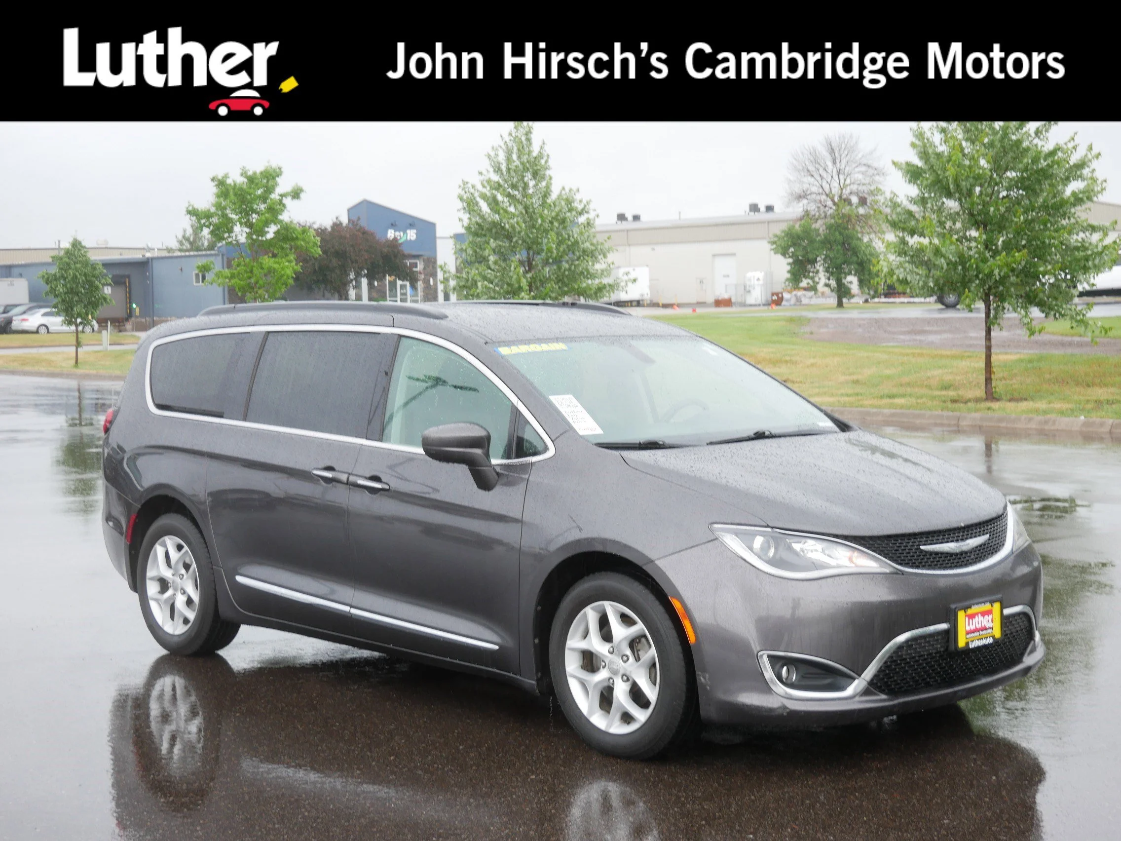 2017 Chrysler Pacifica Touring-L's photo
