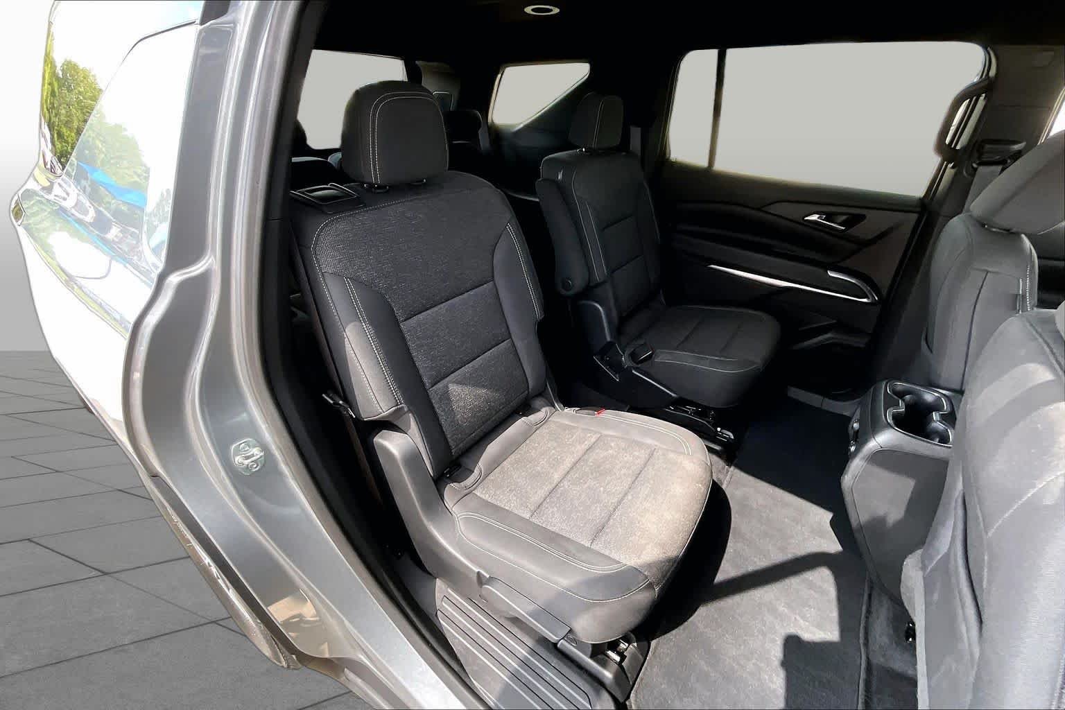 Used 2025 Sterling Gray Metallic Chevrolet FWD LT image 19