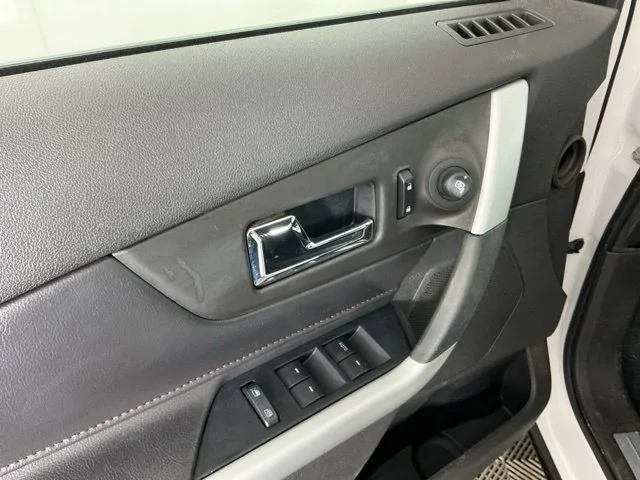 Used 2011 White Platinum Clearcoat Metallic Ford Limited image 13