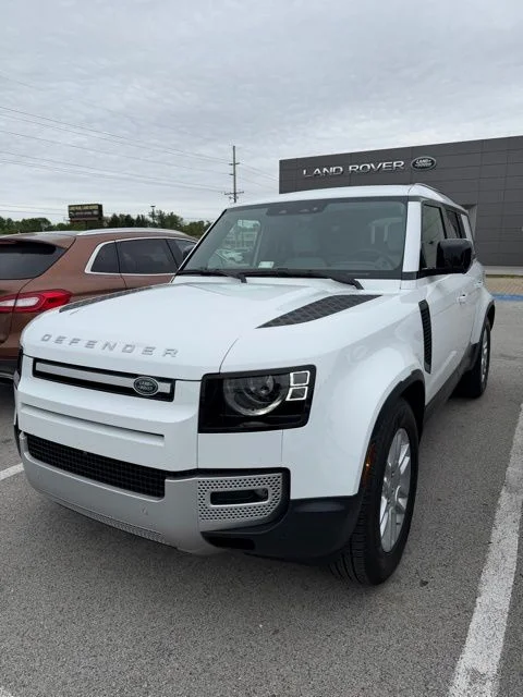 2025 Land Rover Defender 110 S P300's photo