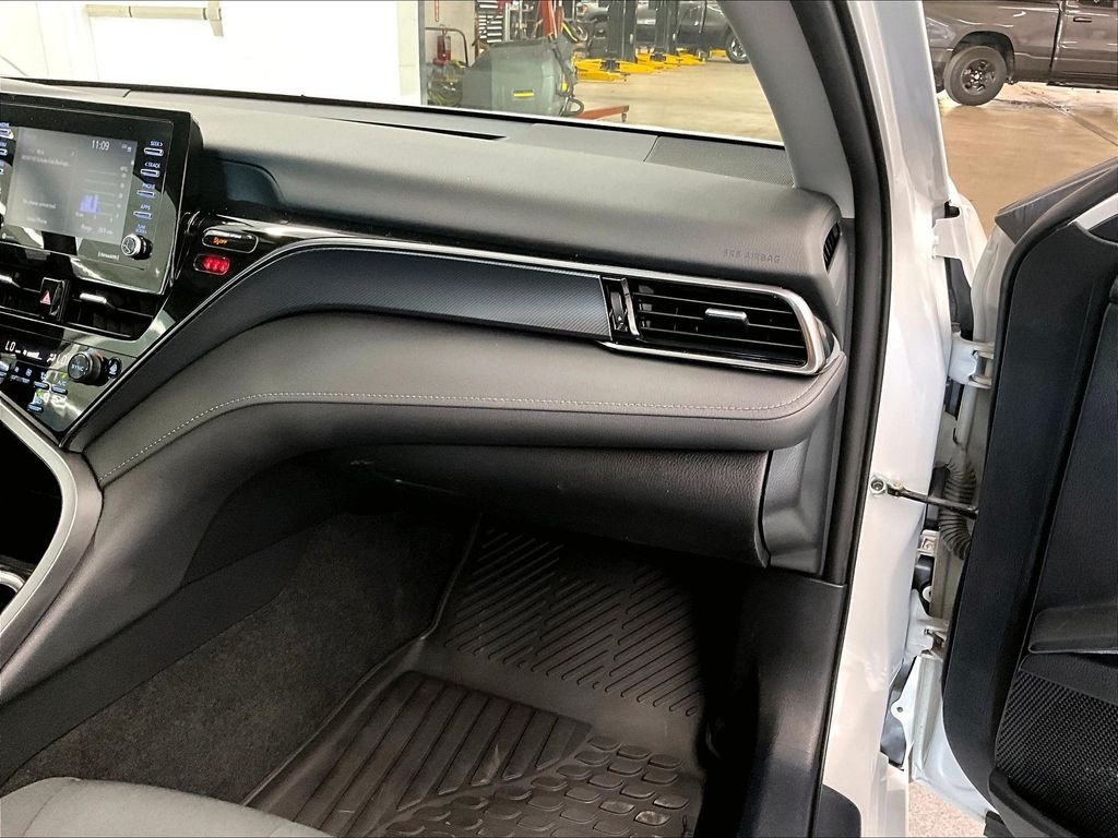 Used 2024 Ice Toyota LE image 13