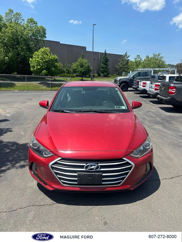 Used 2017 Red Hyundai SE image 2