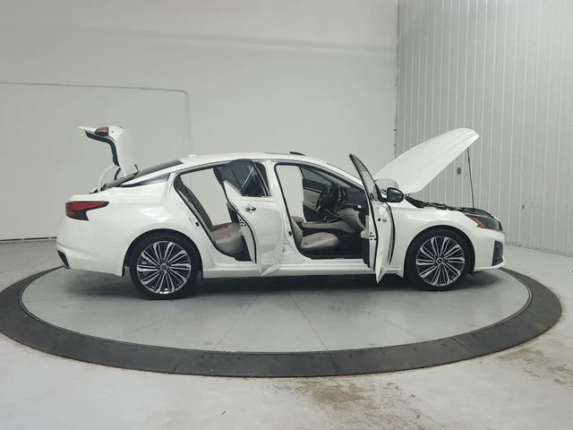 Used 2024 White Nissan 2.5 SL image 17