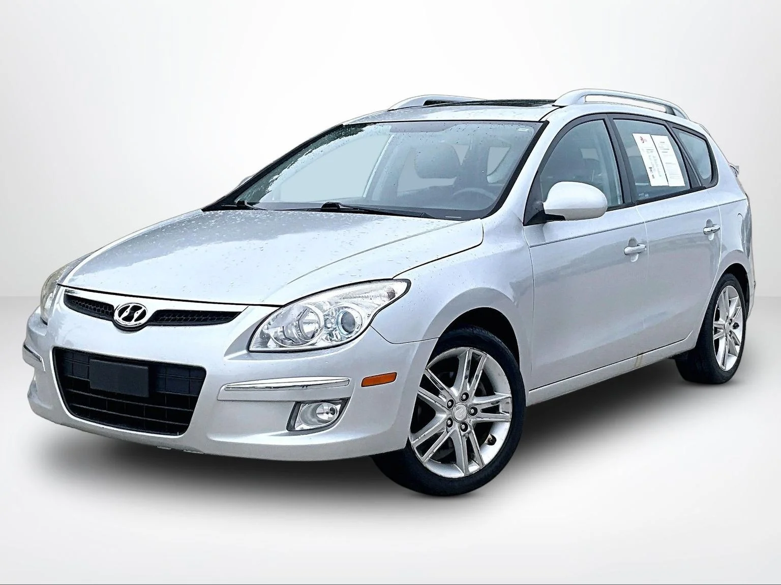 Used 2011 Silver Hyundai SE image 2