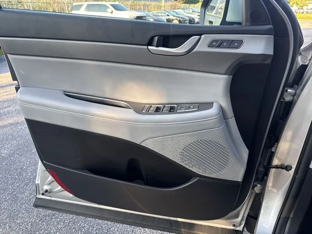 Used 2025 Silver Hyundai SEL Premium image 29