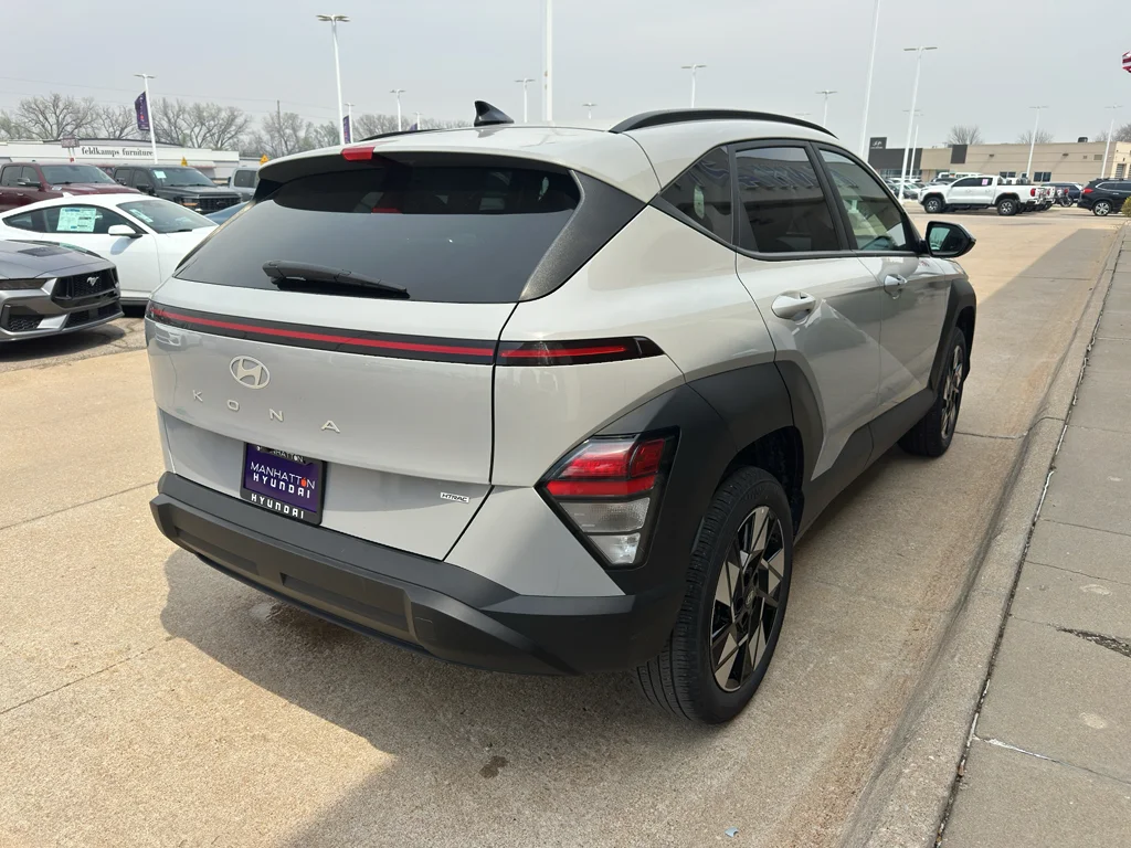 Used 2025 Cyber Gray Metallic Hyundai SEL image 5