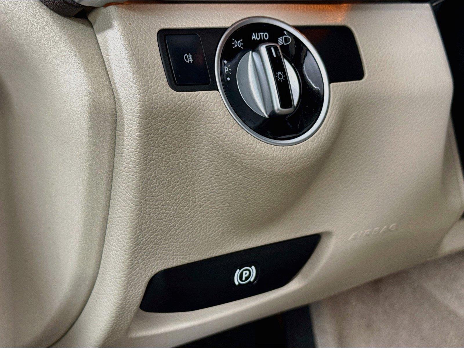 Used 2015 Indigo Blue Metallic Mercedes-Benz E 350 Sport image 16
