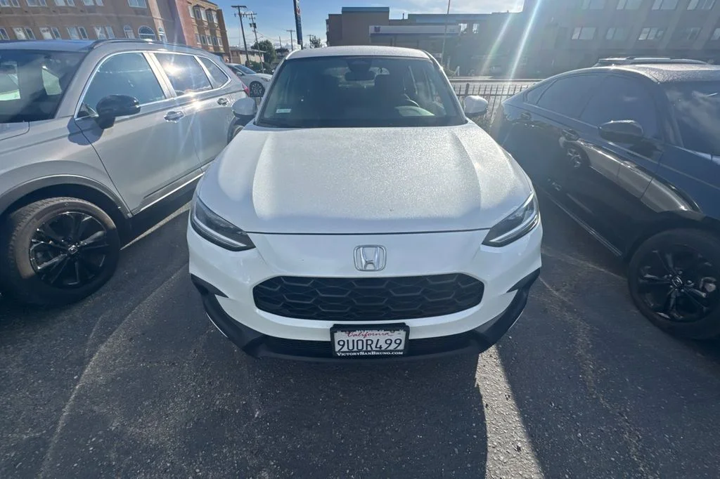 Certified Used 2025 Platinum White Pearl Honda LX image 3