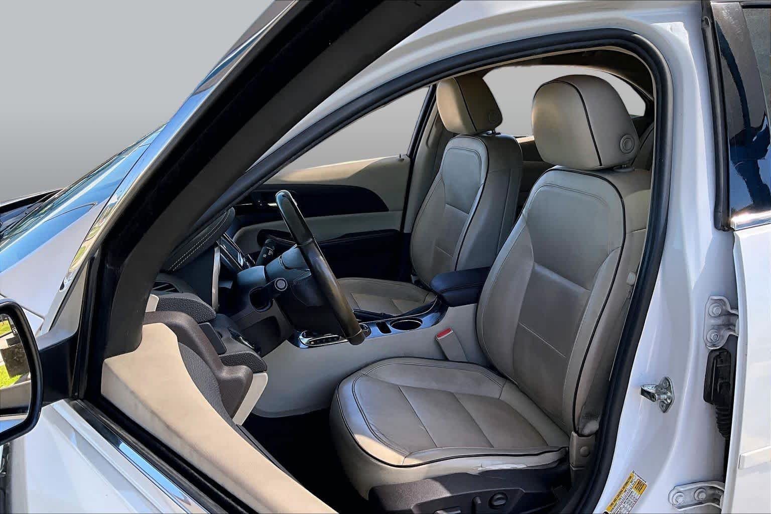 Used 2015 Iridescent Pearl Tricoat Chevrolet LT image 8