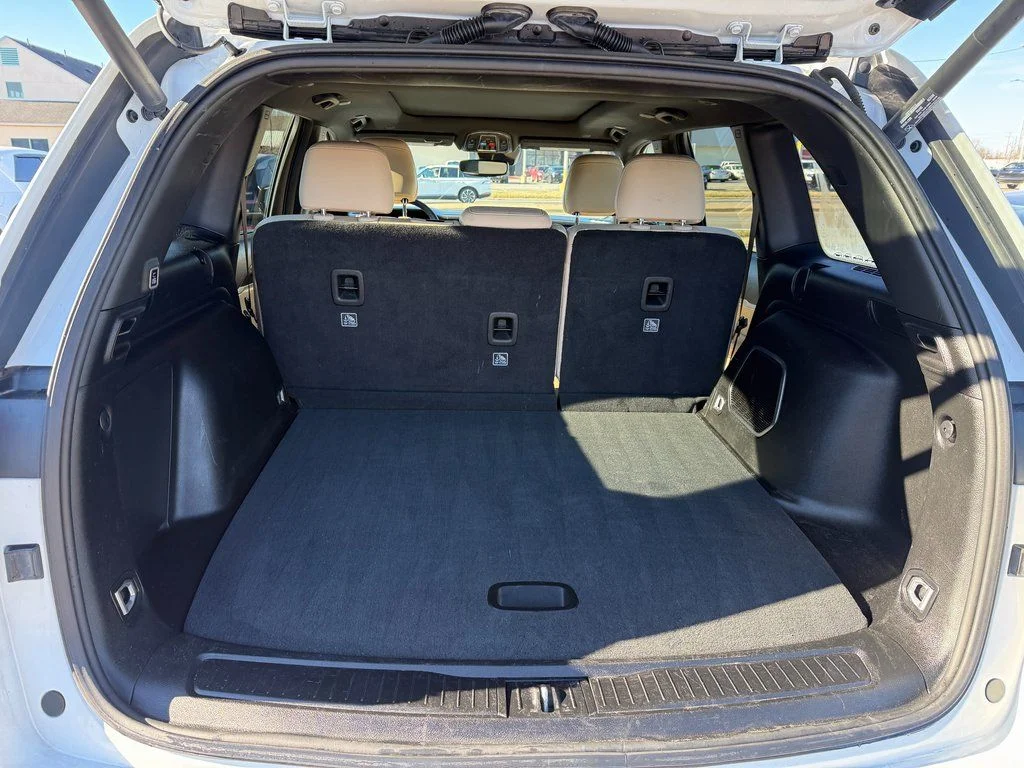 Used 2022 White Jeep 4xe image 16