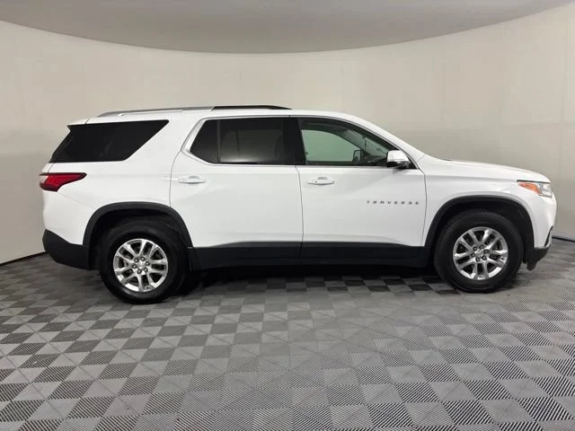 Used 2018 SUMMIT WHITE Chevrolet LT Cloth image 5