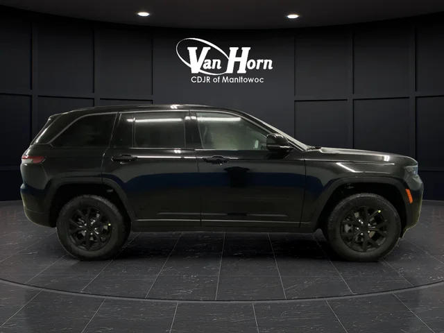 New 2026 Diamond Black Crystal Pearl-Coat Exterior Paint Jeep Altitude image 2