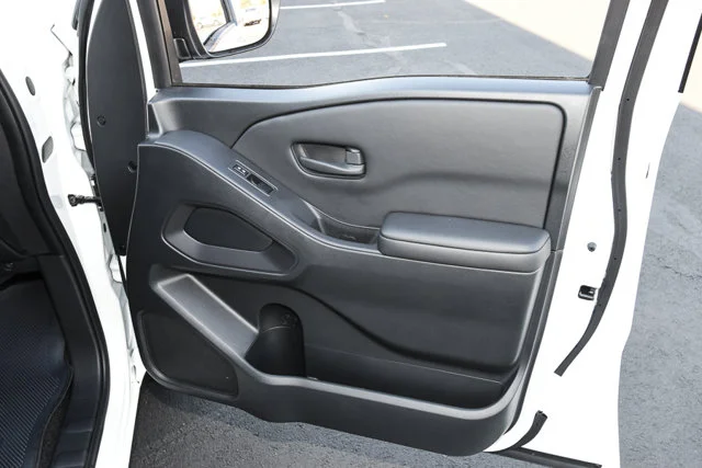 Used 2022 White Nissan S image 18