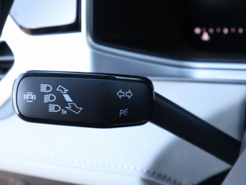 2025 Volkswagen Taos SE - Photo 36