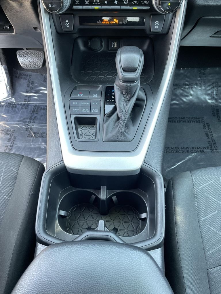 2024 Toyota RAV4 XLE - Photo 20