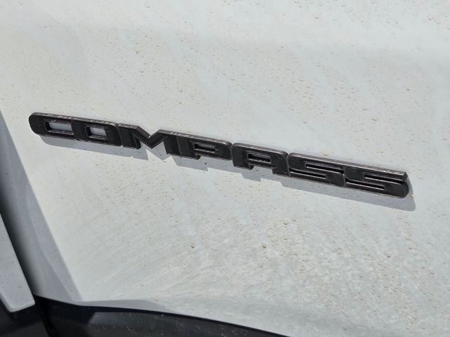 New 2026 Bright White Clear-Coat Exterior Paint Jeep Latitude image 31