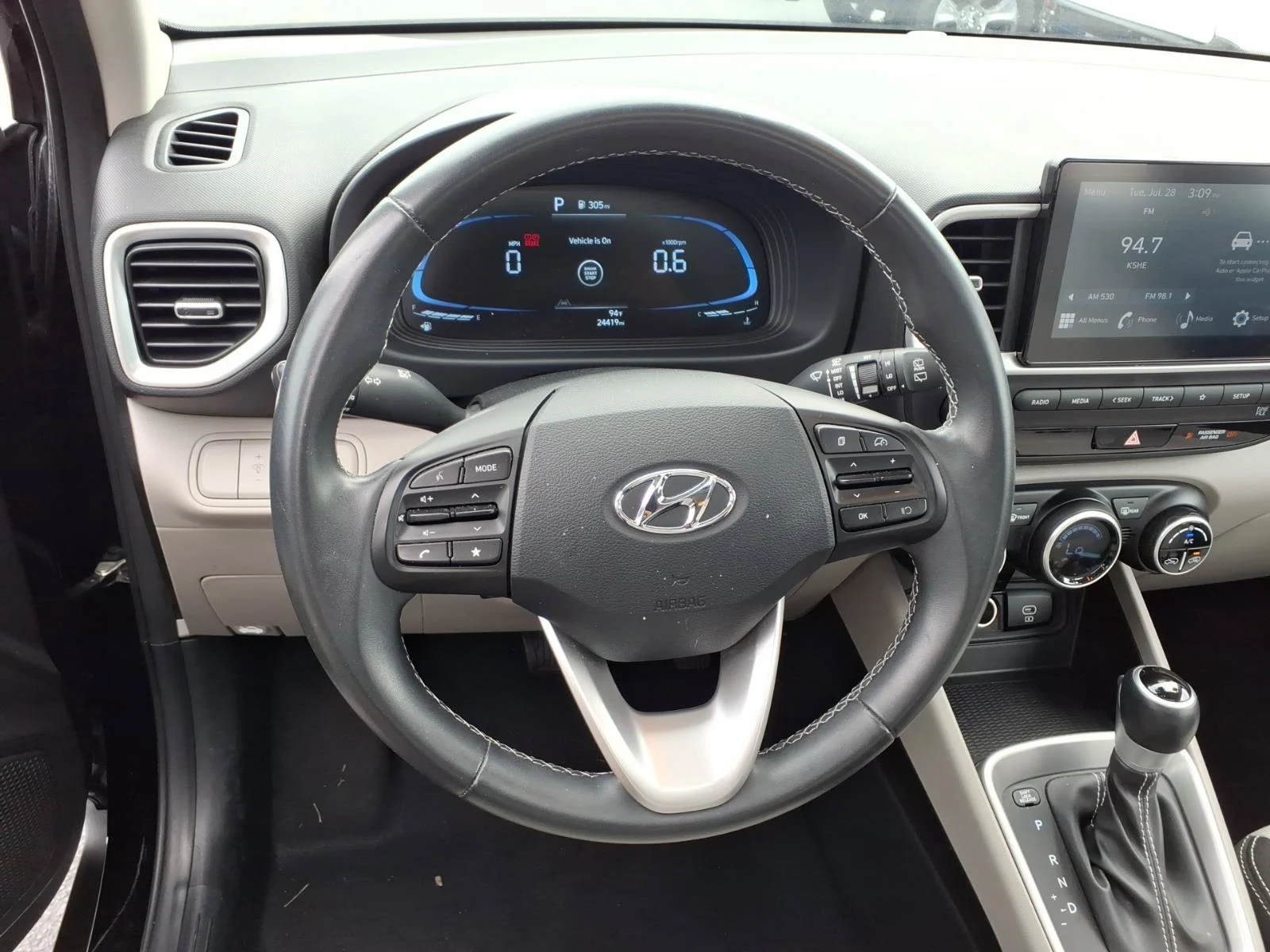 Used 2025 Onyx Black Hyundai SEL image 7